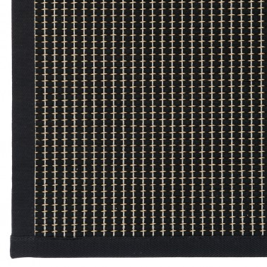 Čierny kusový koberec Lyyra tkaný z bavlny a papierového vlákna od fínskeho výrobcu VM-Carpet