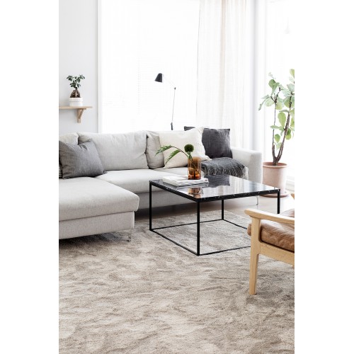 Béžový kusový shaggy koberec Silkkitie od fínskeho výrobcu VM-Carpet